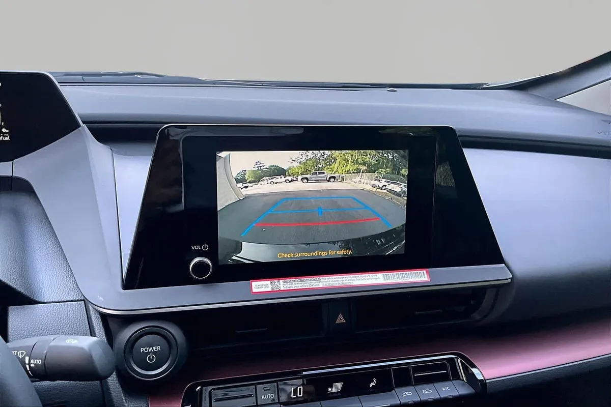 2026 Toyota Prius Plug-In Hybrid SE thumbnail 27