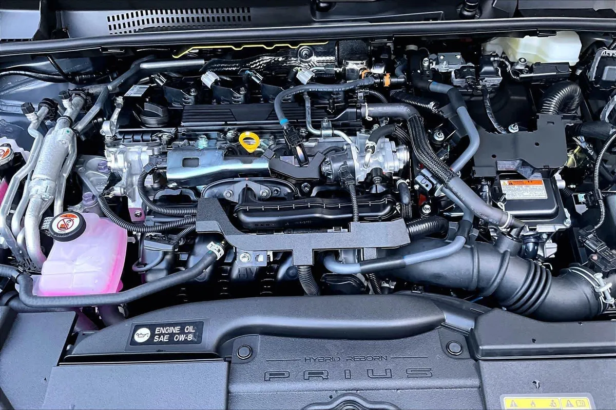 2026 Toyota Prius Plug-In Hybrid SE thumbnail 32