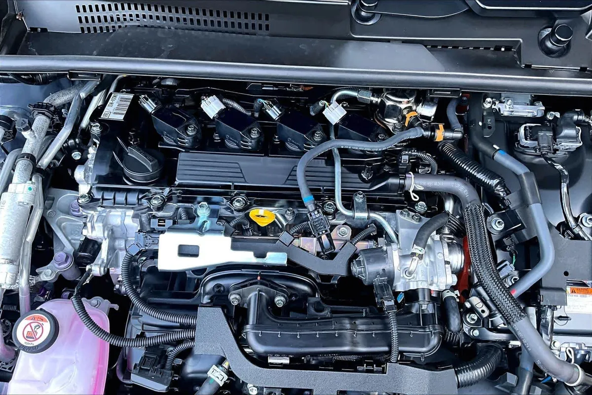 2026 Toyota Prius Plug-In Hybrid SE thumbnail 33