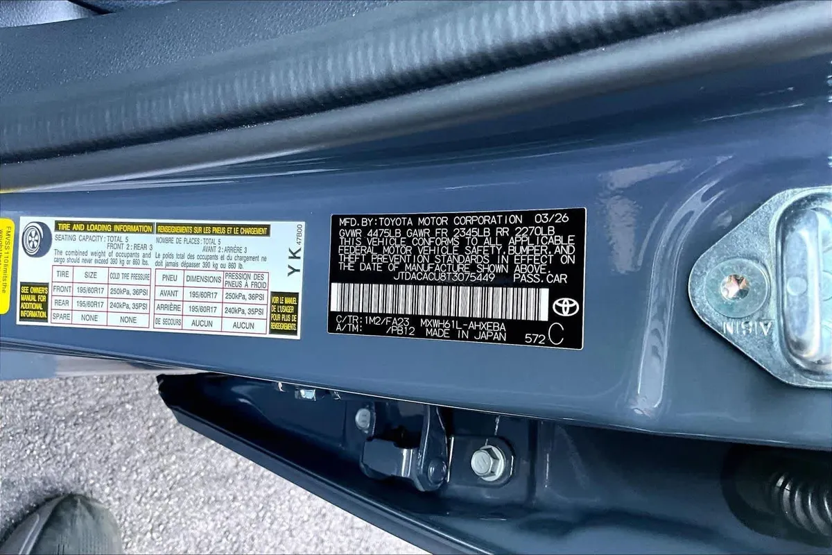 2026 Toyota Prius Plug-In Hybrid SE thumbnail 34