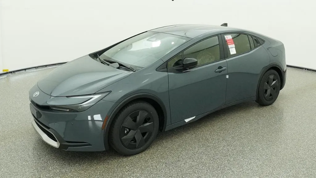 2026 Toyota Prius Plug-In Hybrid SE thumbnail 35