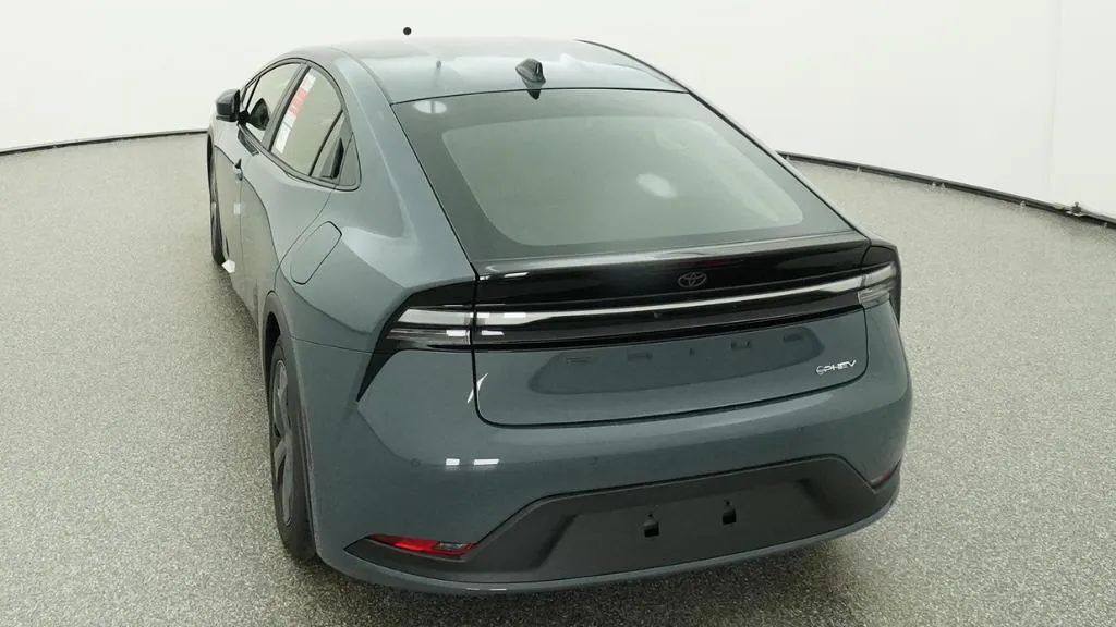 2026 Toyota Prius Plug-In Hybrid SE thumbnail 36