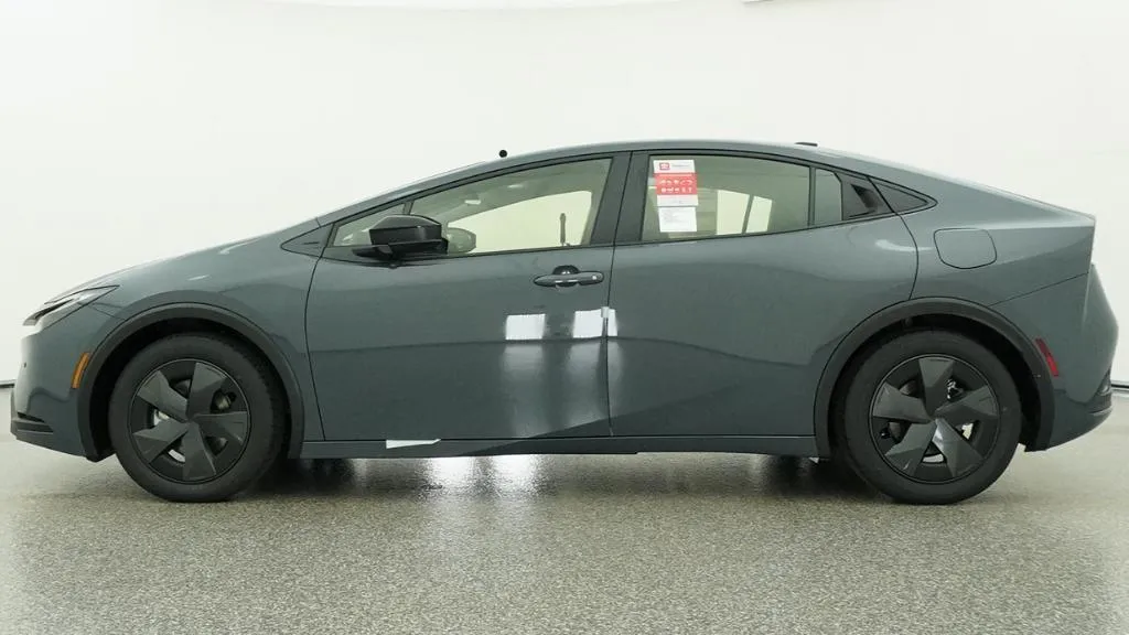 2026 Toyota Prius Plug-In Hybrid SE thumbnail 40