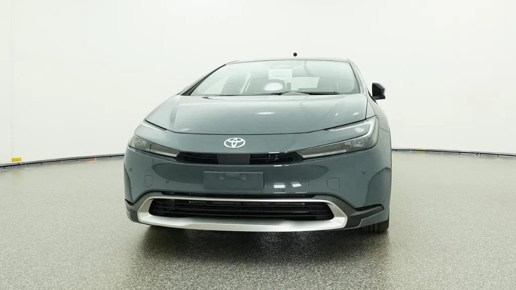 2026 Toyota Prius Plug-In Hybrid SE thumbnail 42