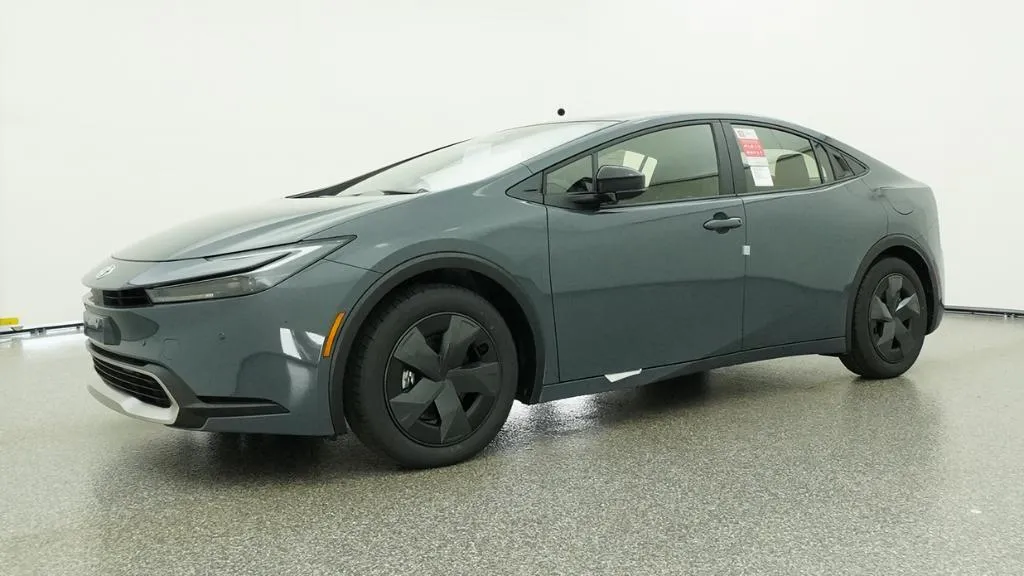 2026 Toyota Prius Plug-In Hybrid SE thumbnail 44
