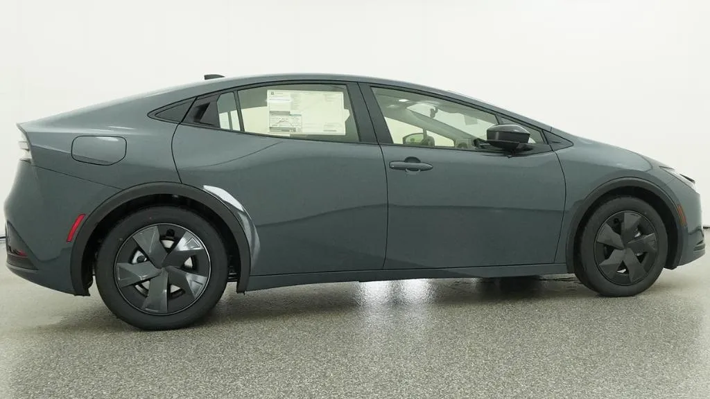 2026 Toyota Prius Plug-In Hybrid SE thumbnail 48