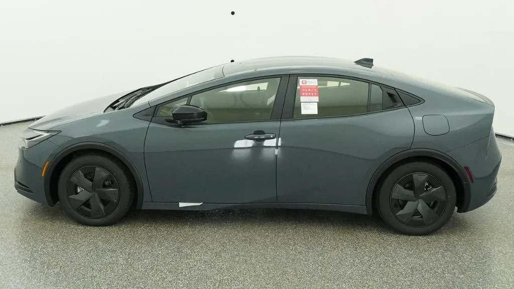 2026 Toyota Prius Plug-In Hybrid SE thumbnail 49