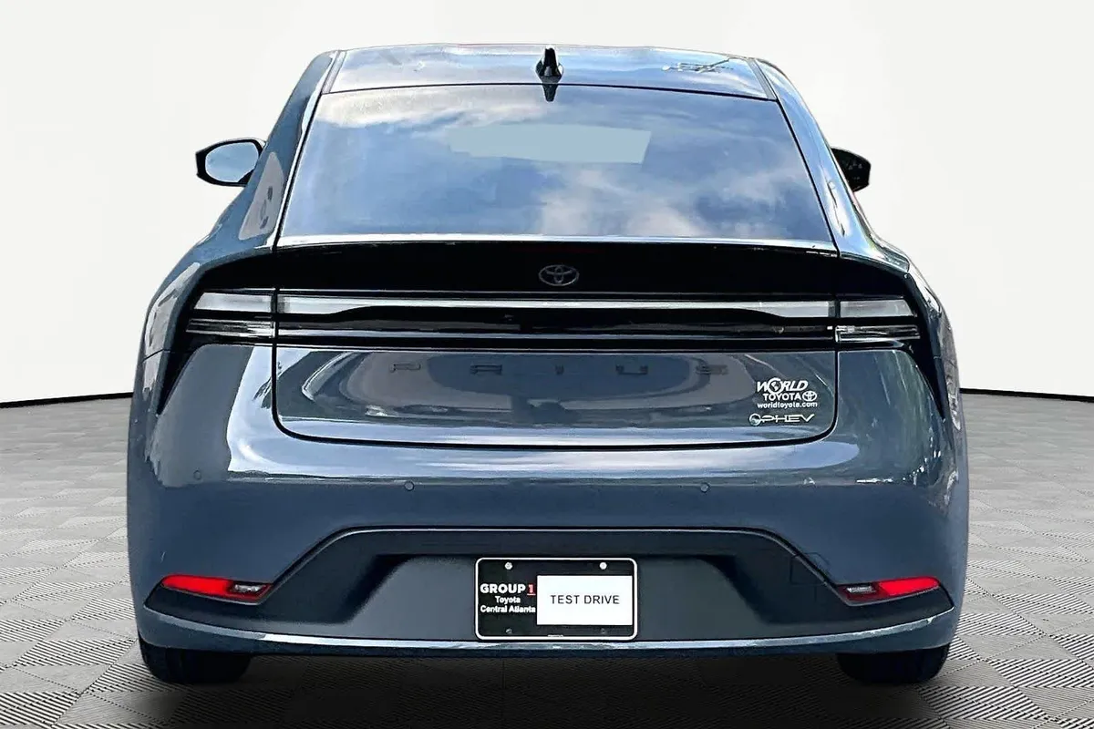 2026 Toyota Prius Plug-In Hybrid SE thumbnail 5