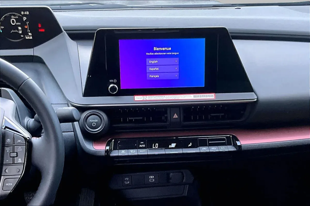 2026 Toyota Prius Plug-In Hybrid SE thumbnail 7