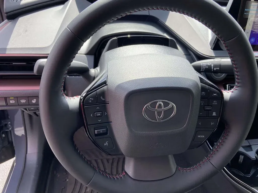 2026 Toyota Prius Plug-In Hybrid SE thumbnail 19