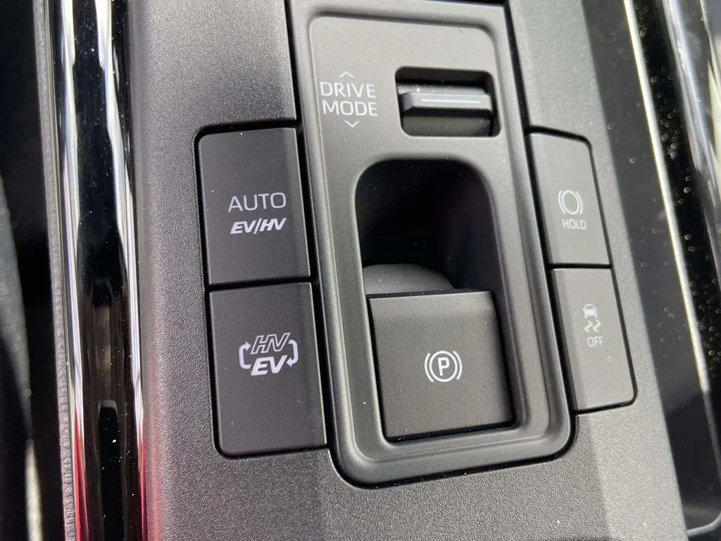 2026 Toyota Prius Plug-In Hybrid SE thumbnail 22