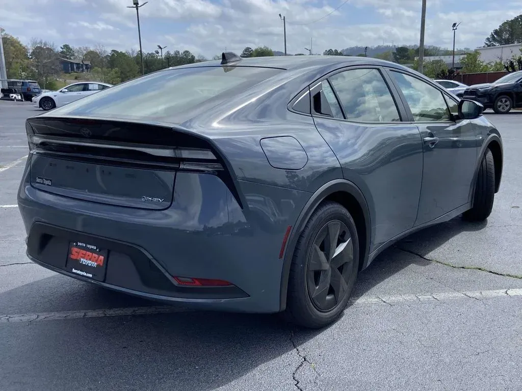 2026 Toyota Prius Plug-In Hybrid SE thumbnail 3