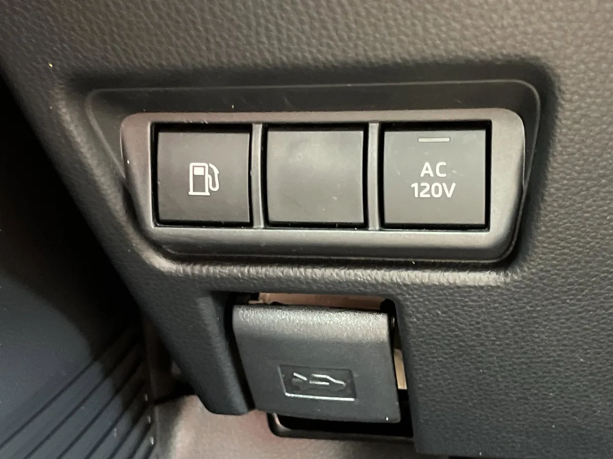 2026 Toyota Prius Plug-In Hybrid SE thumbnail 12