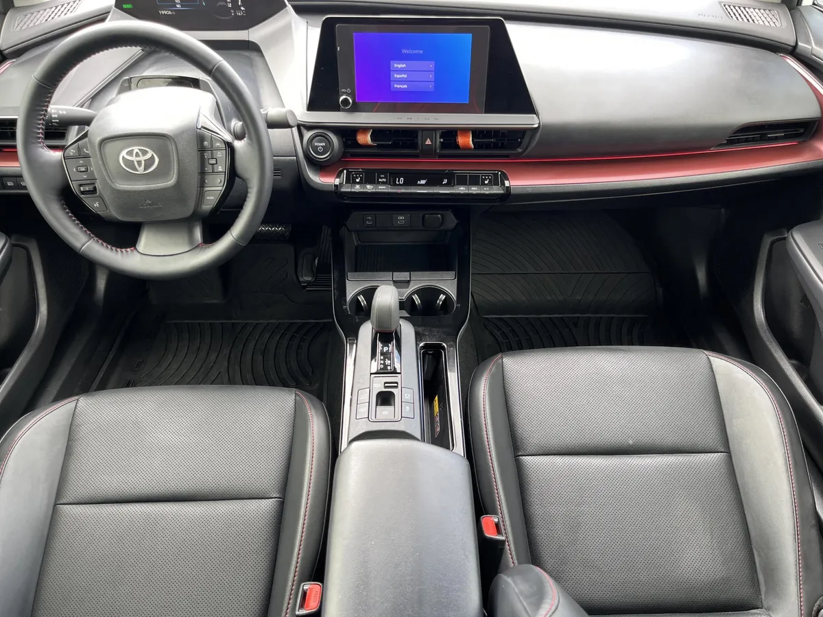 2026 Toyota Prius Plug-In Hybrid SE thumbnail 17
