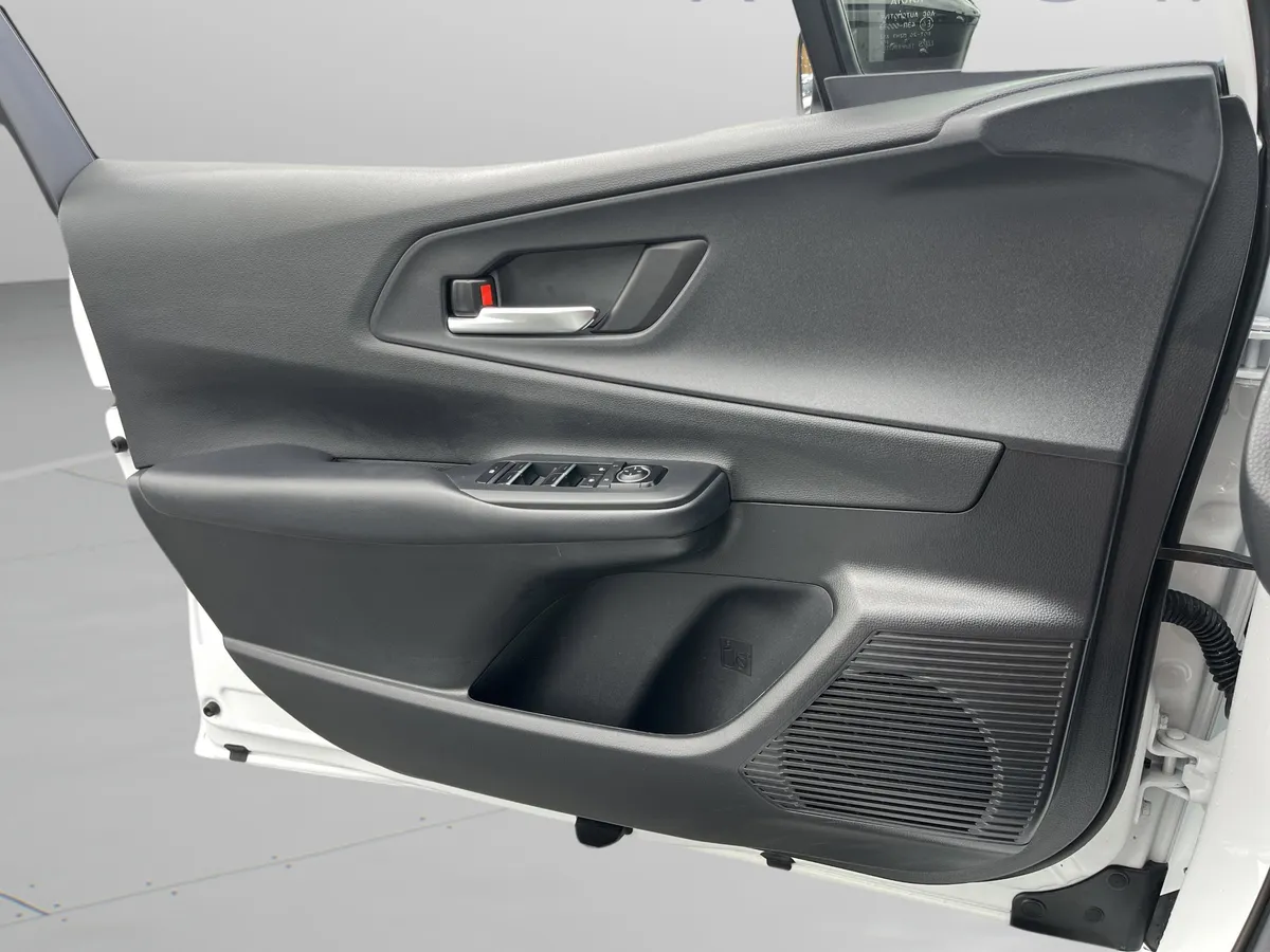 2026 Toyota Prius Plug-In Hybrid SE thumbnail 18