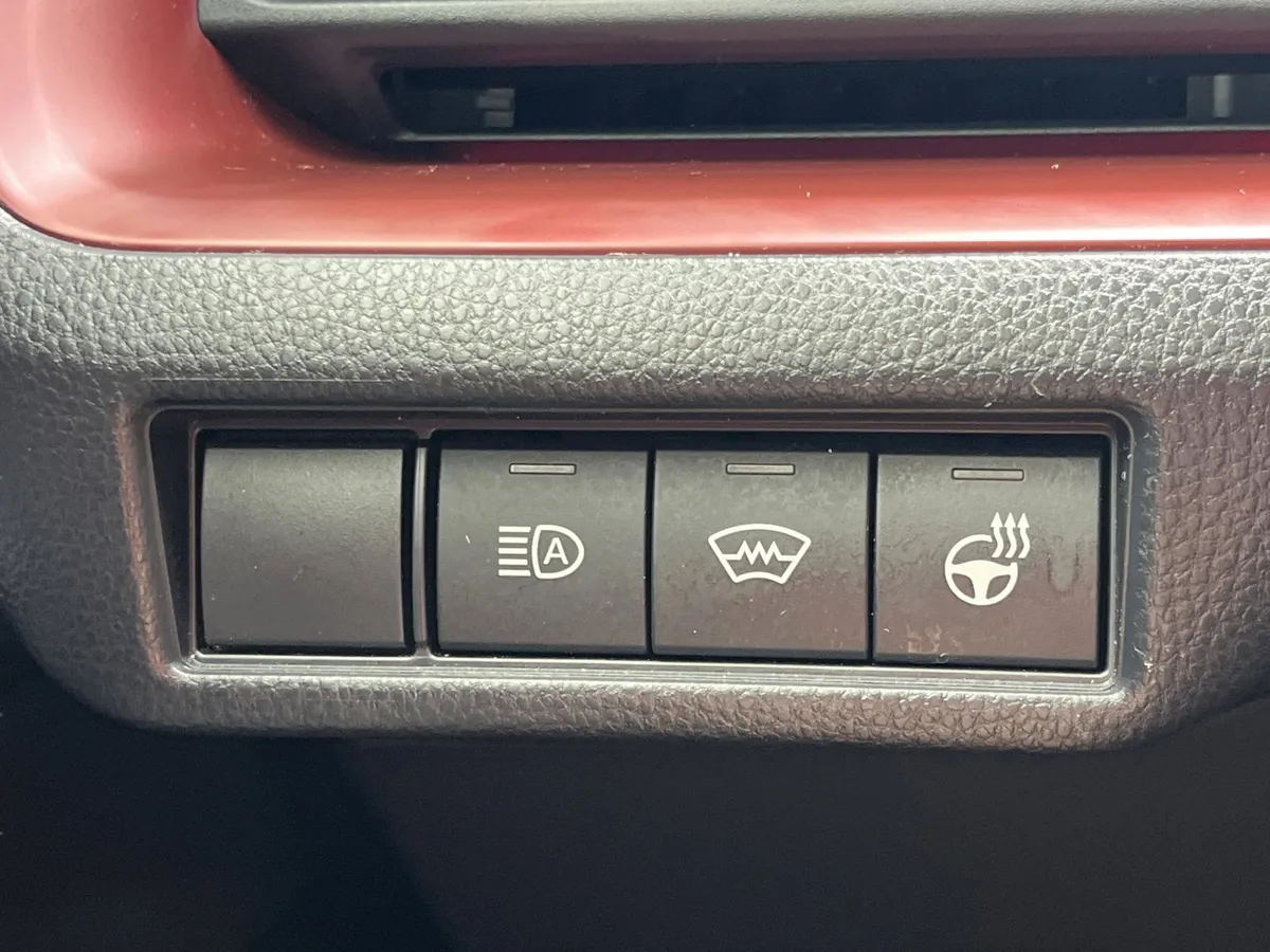 2026 Toyota Prius Plug-In Hybrid SE thumbnail 19