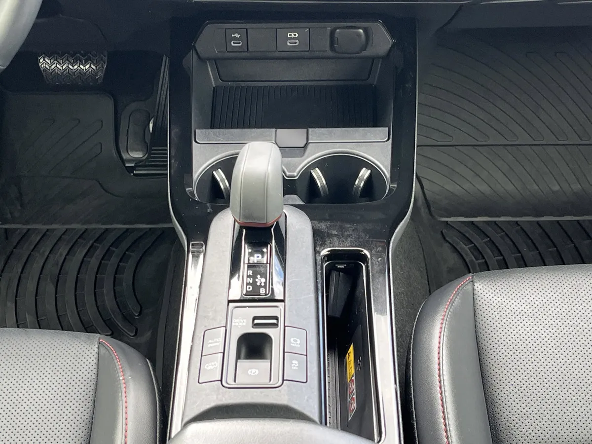 2026 Toyota Prius Plug-In Hybrid SE thumbnail 25