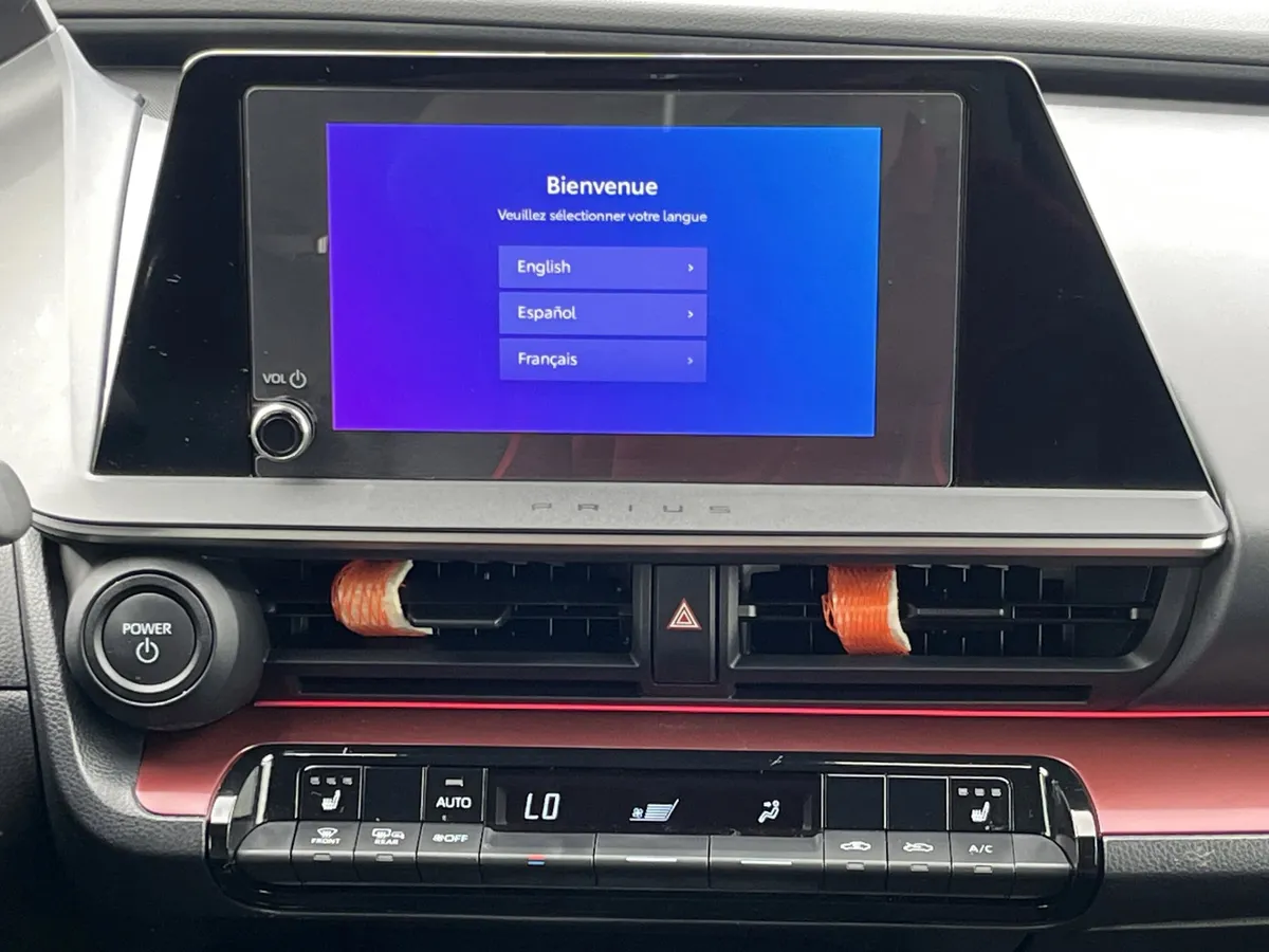 2026 Toyota Prius Plug-In Hybrid SE thumbnail 27