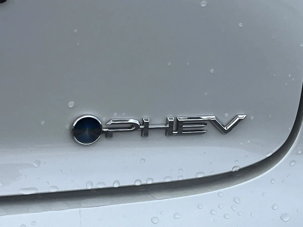 2026 Toyota Prius Plug-In Hybrid SE thumbnail 31
