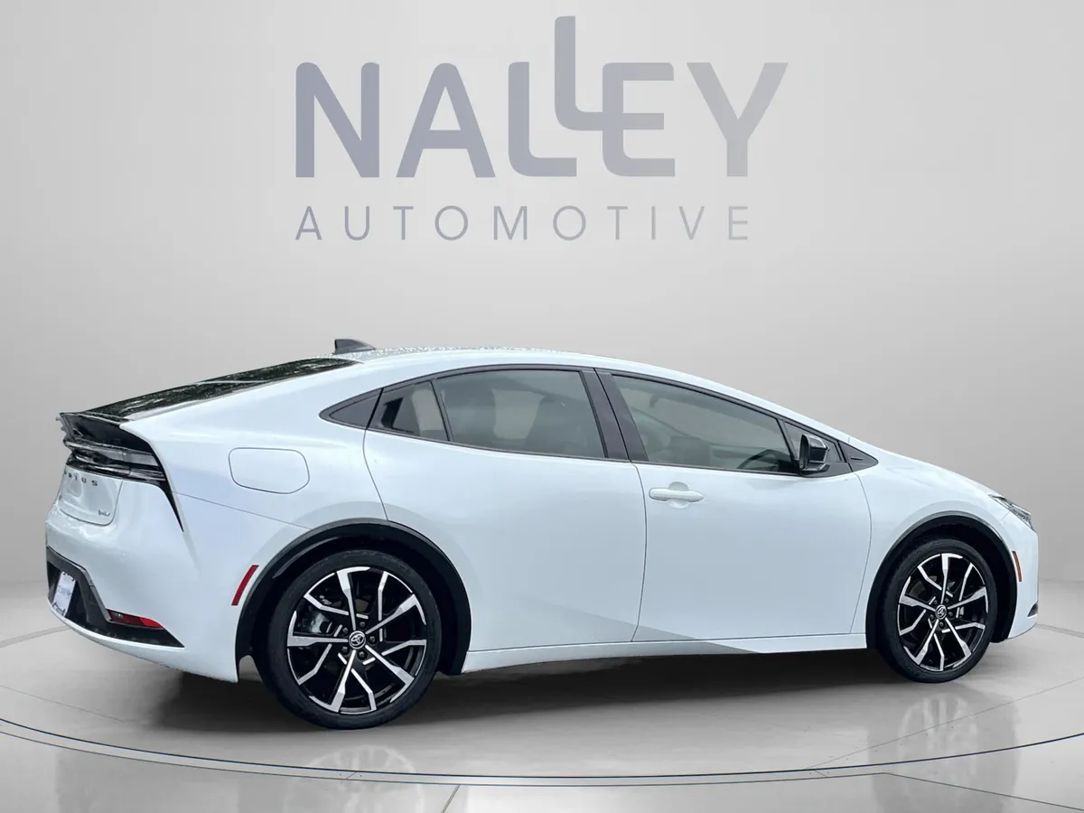 2026 Toyota Prius Plug-In Hybrid SE thumbnail 6