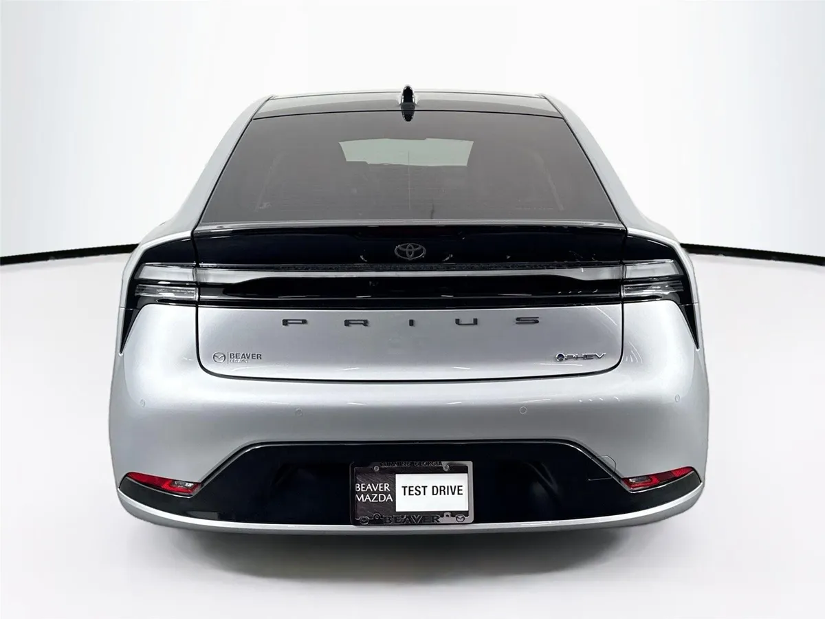 2026 Toyota Prius Plug-In Hybrid XSE thumbnail 12