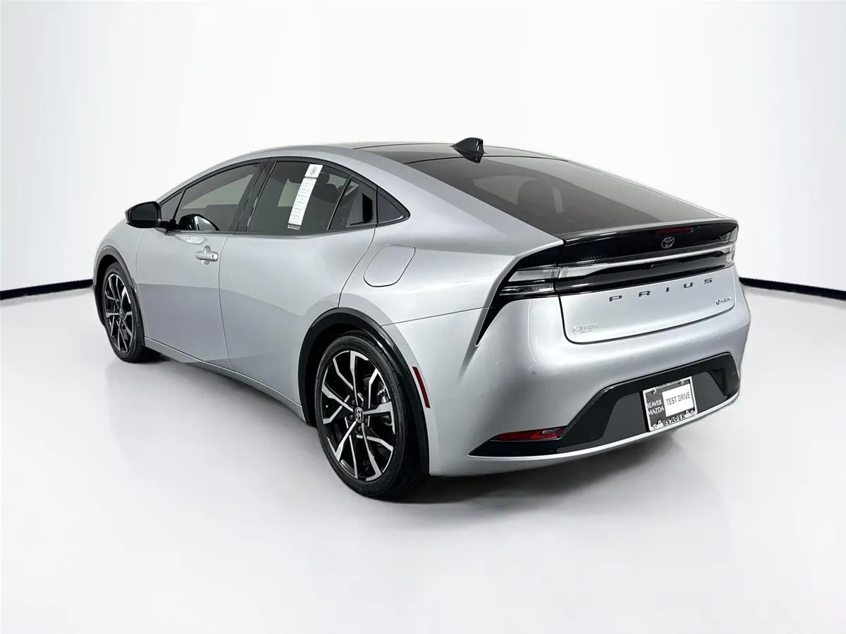 2026 Toyota Prius Plug-In Hybrid XSE thumbnail 13