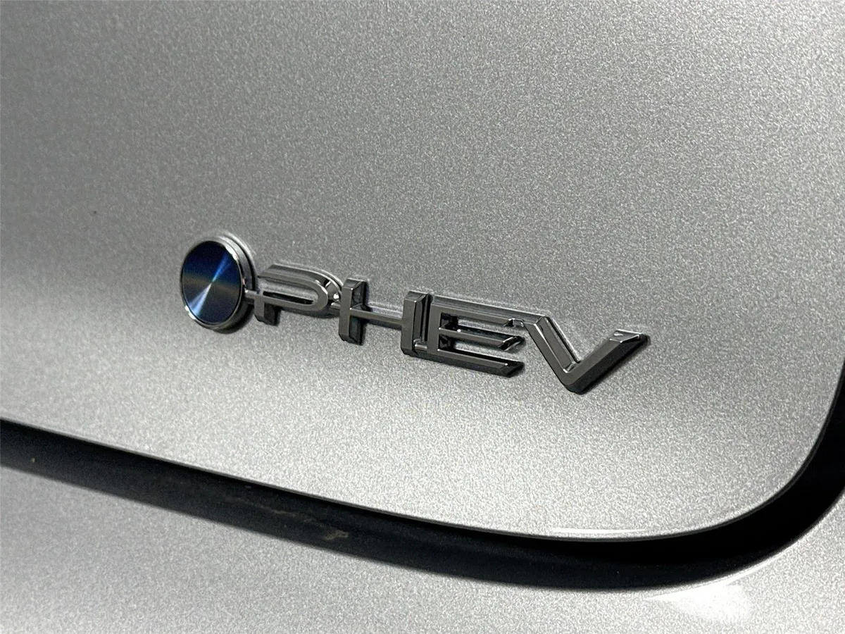 2026 Toyota Prius Plug-In Hybrid XSE thumbnail 15