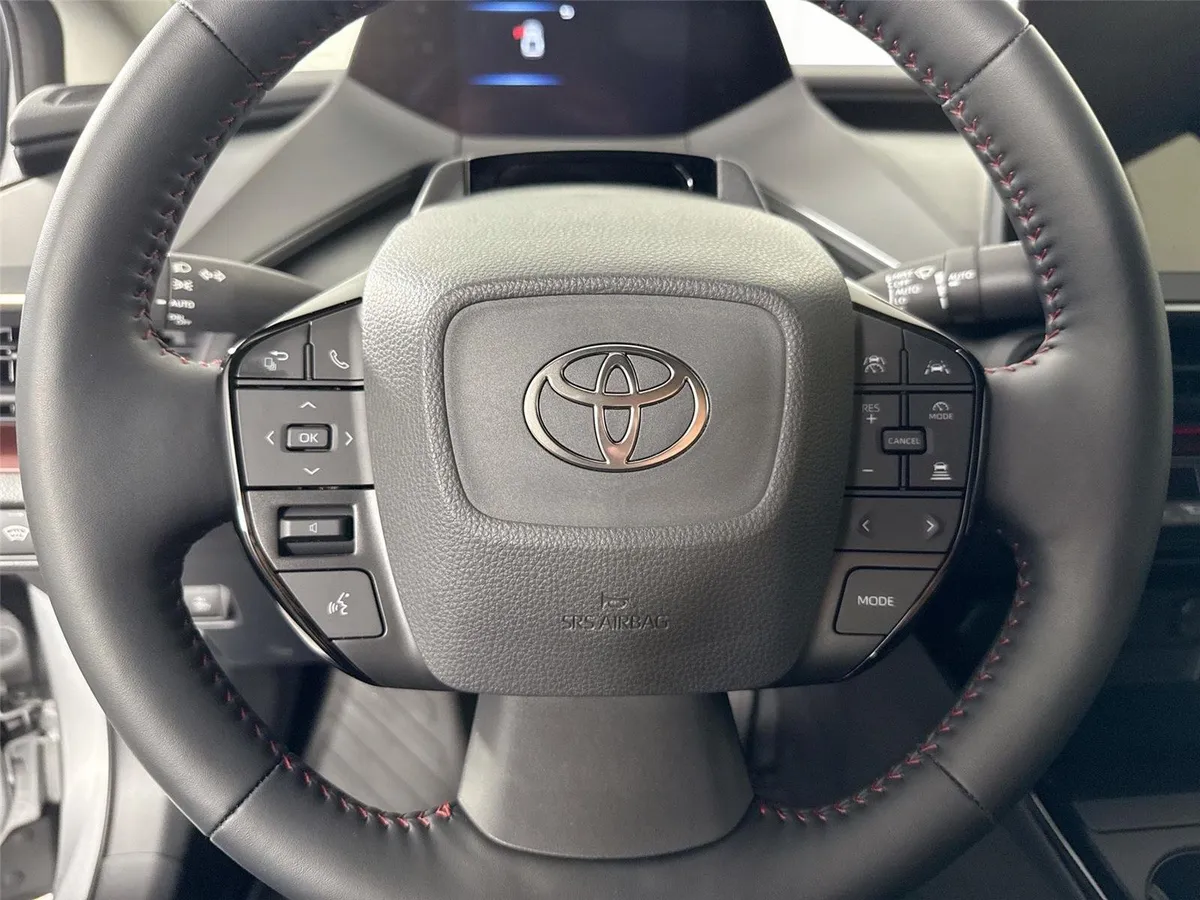 2026 Toyota Prius Plug-In Hybrid XSE thumbnail 17