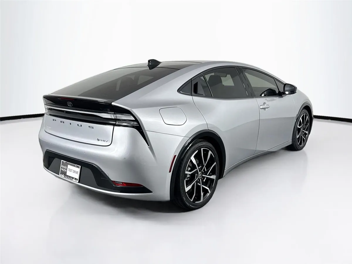 2026 Toyota Prius Plug-In Hybrid XSE thumbnail 2