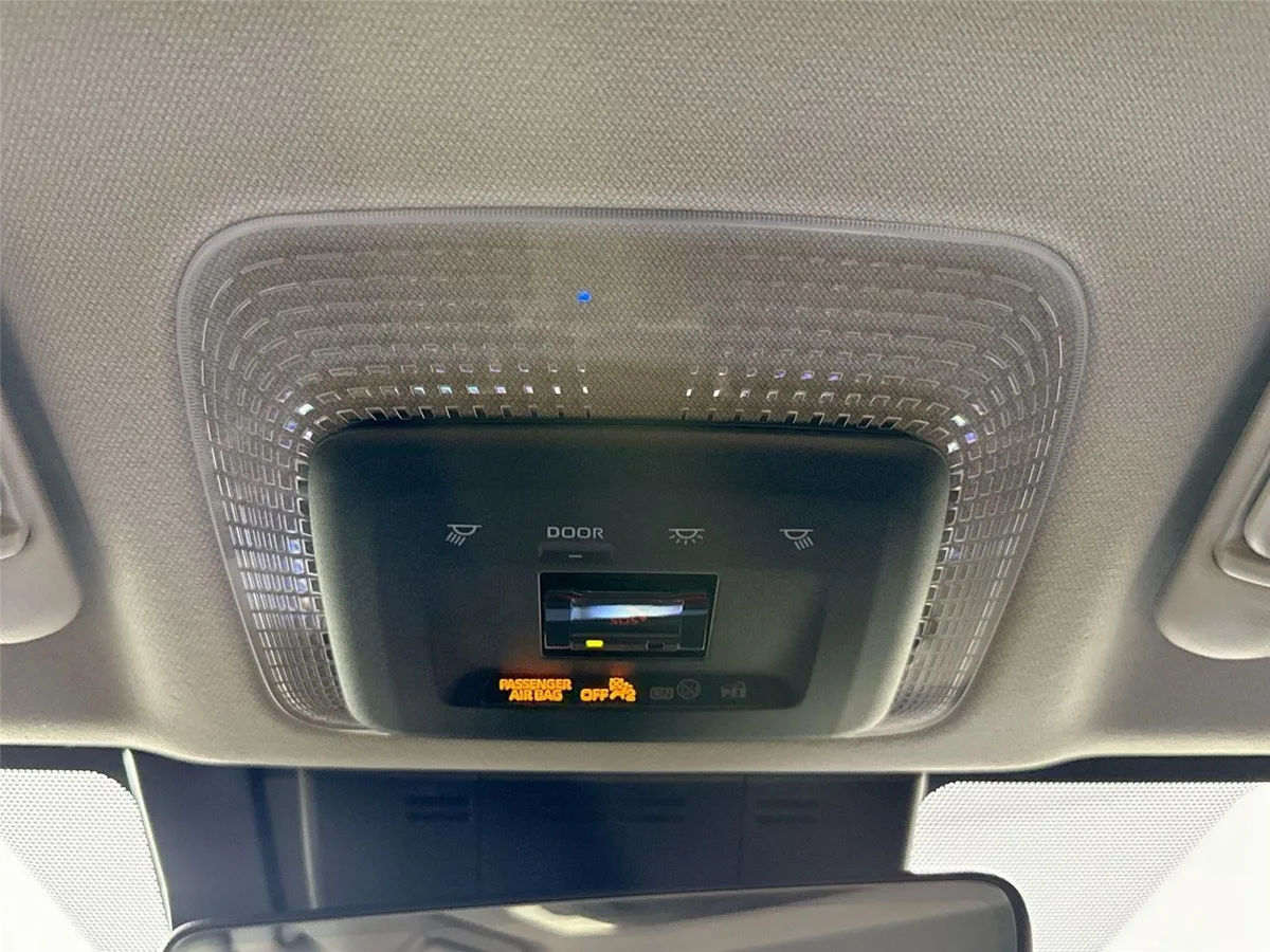 2026 Toyota Prius Plug-In Hybrid XSE thumbnail 23