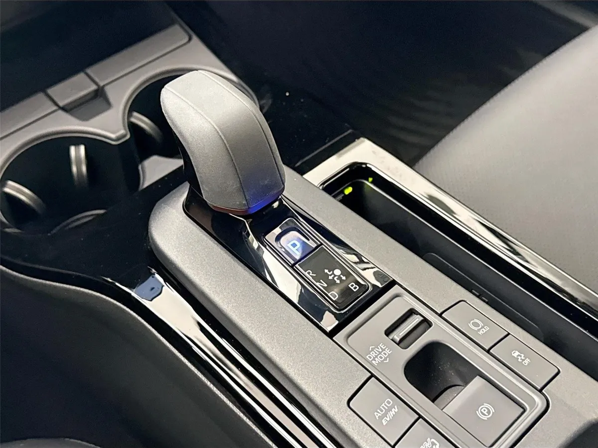 2026 Toyota Prius Plug-In Hybrid XSE thumbnail 27