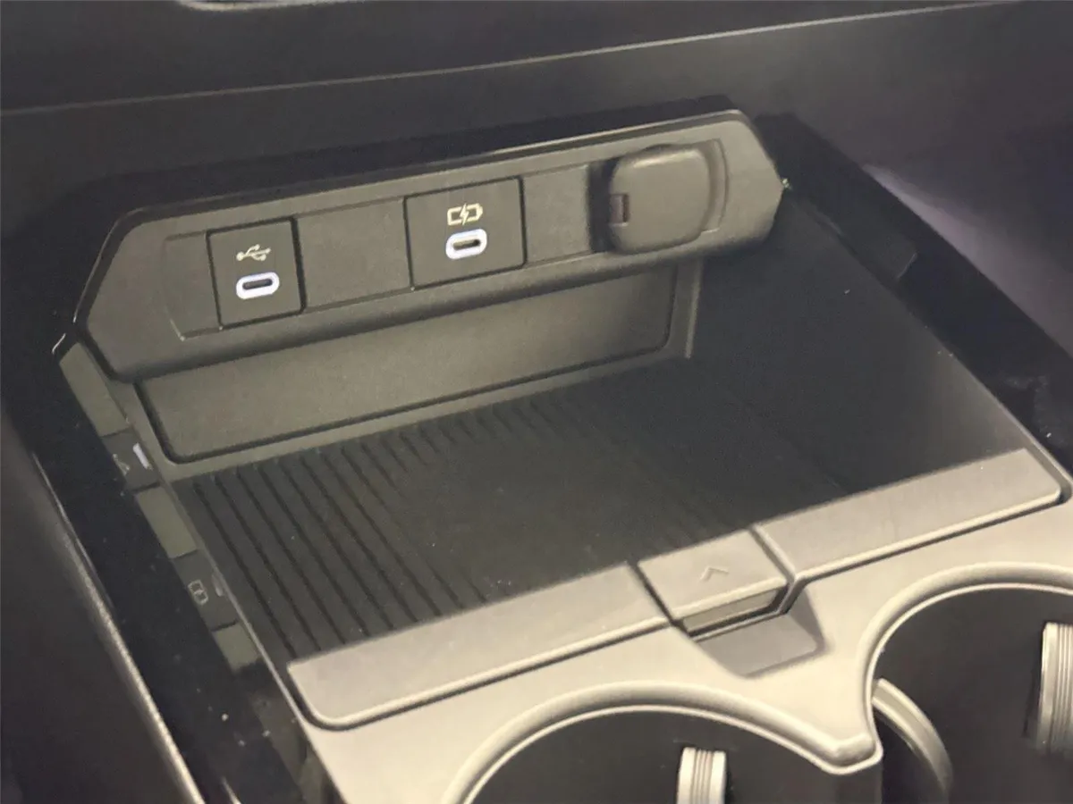 2026 Toyota Prius Plug-In Hybrid XSE thumbnail 28