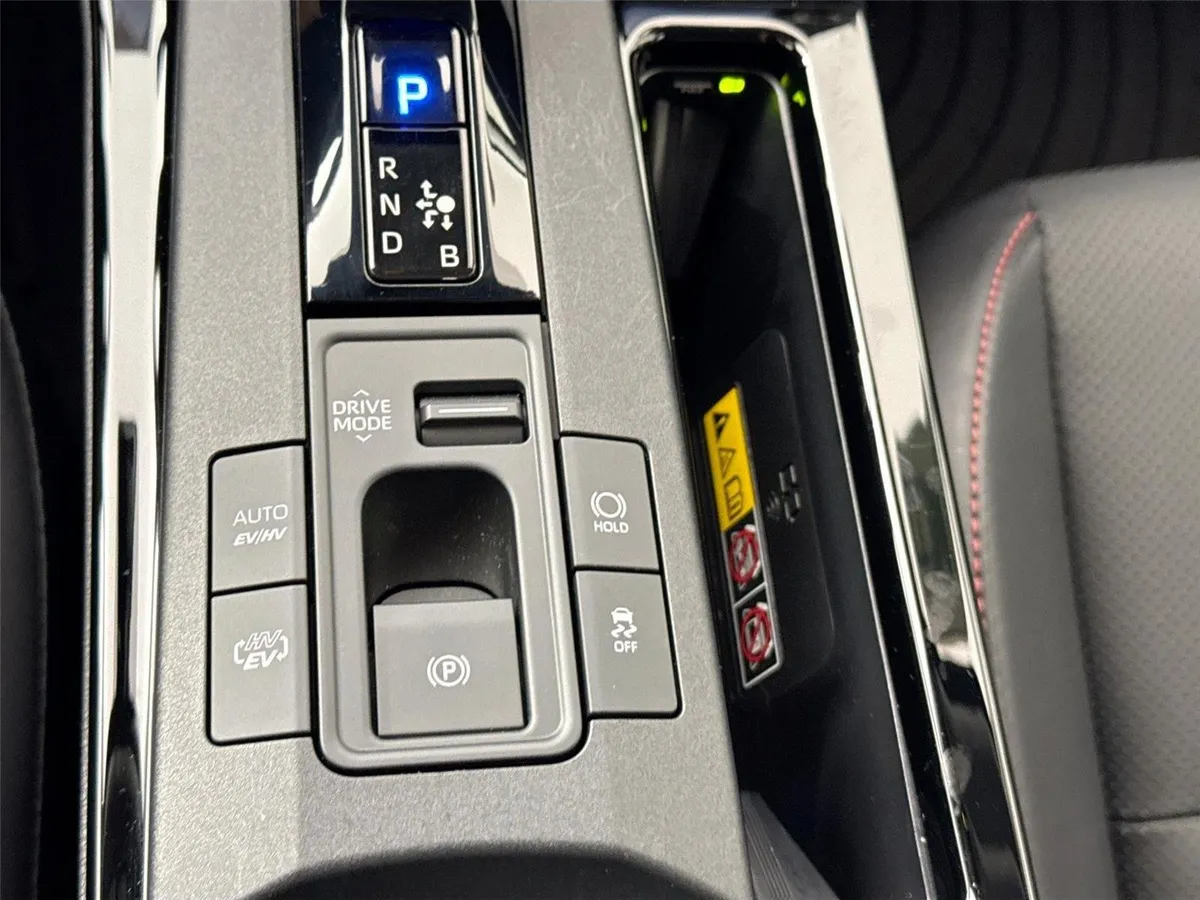 2026 Toyota Prius Plug-In Hybrid XSE thumbnail 30