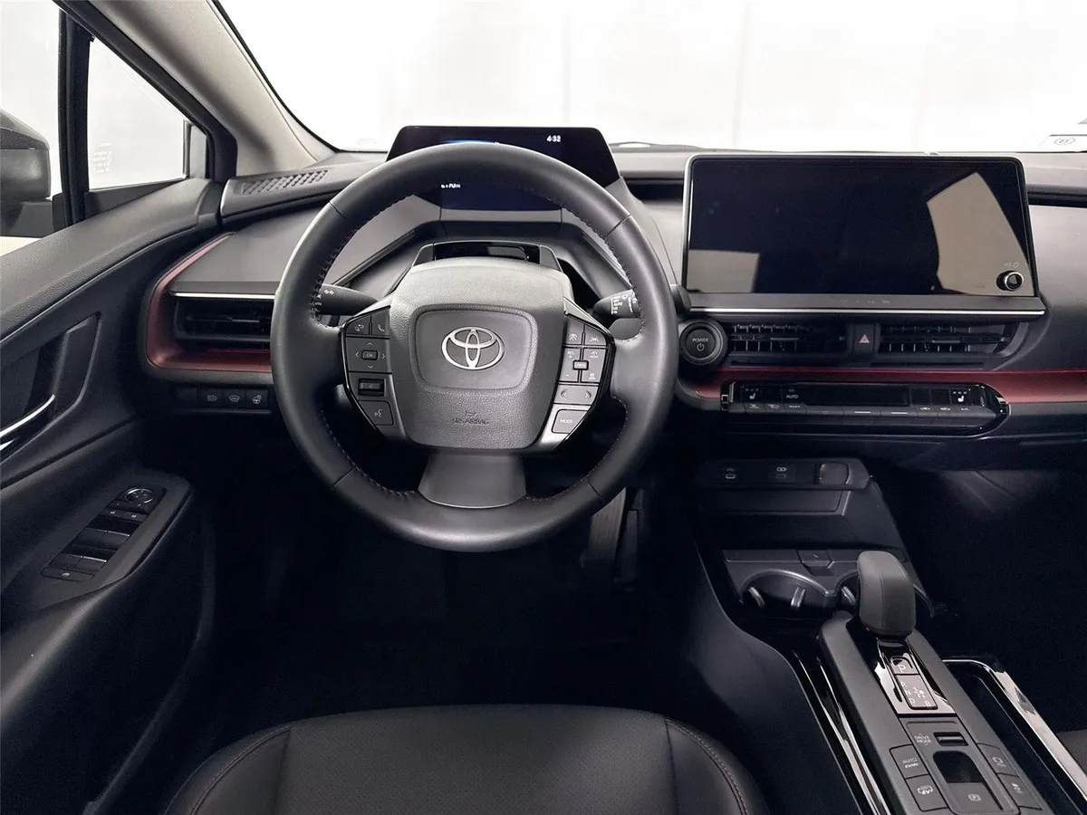 2026 Toyota Prius Plug-In Hybrid XSE thumbnail 34