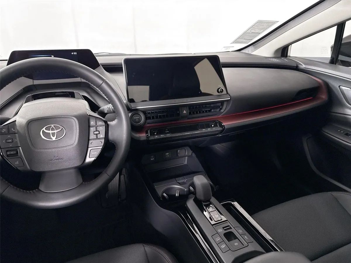 2026 Toyota Prius Plug-In Hybrid XSE thumbnail 35