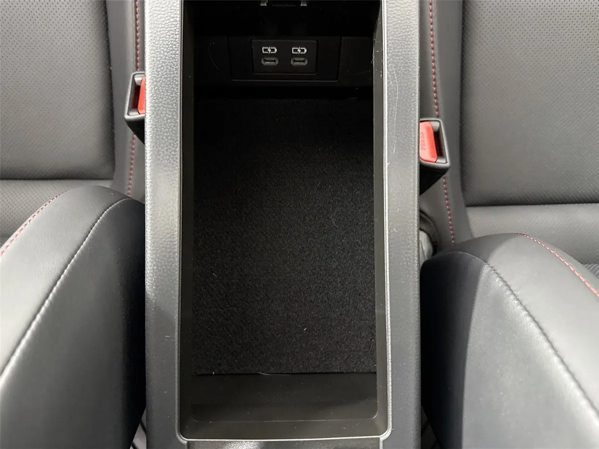 2026 Toyota Prius Plug-In Hybrid XSE thumbnail 36