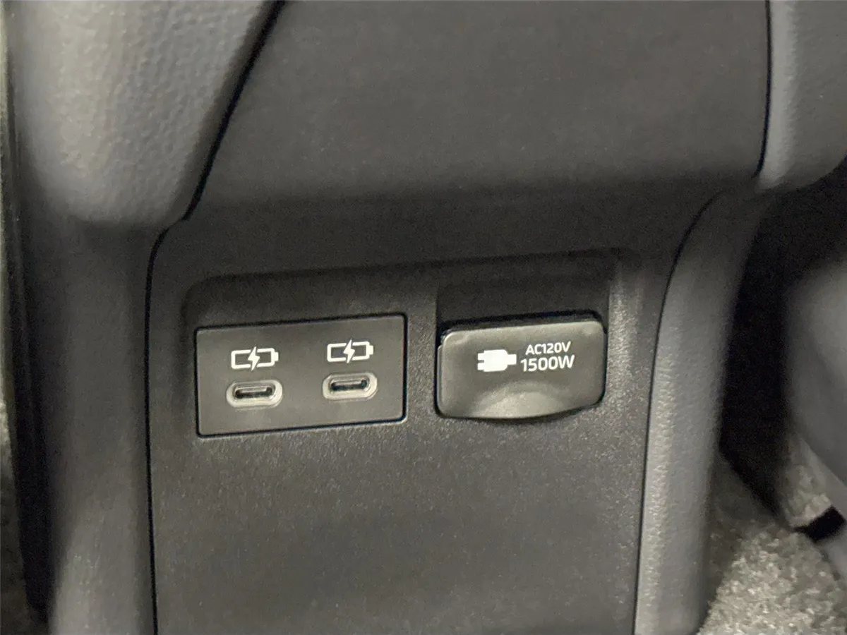 2026 Toyota Prius Plug-In Hybrid XSE thumbnail 39