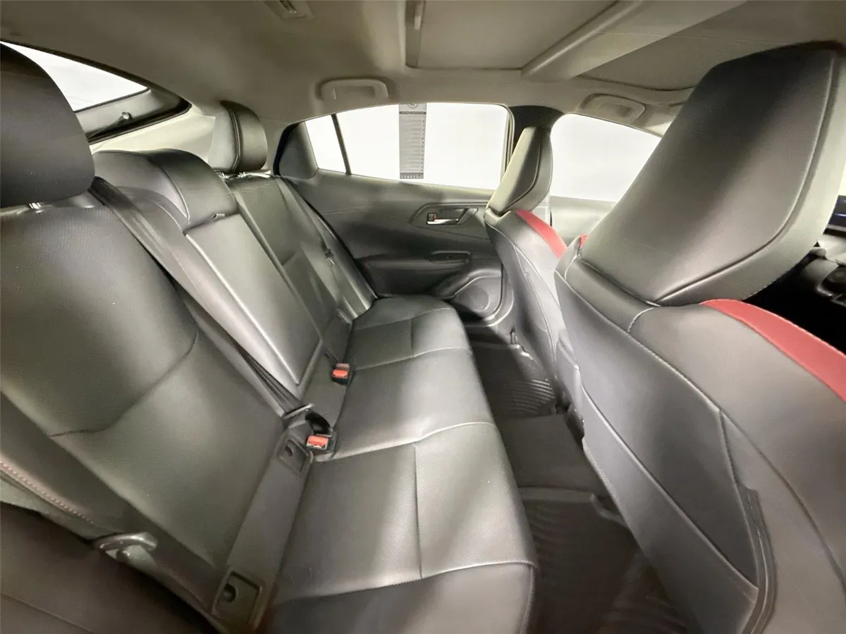2026 Toyota Prius Plug-In Hybrid XSE thumbnail 42