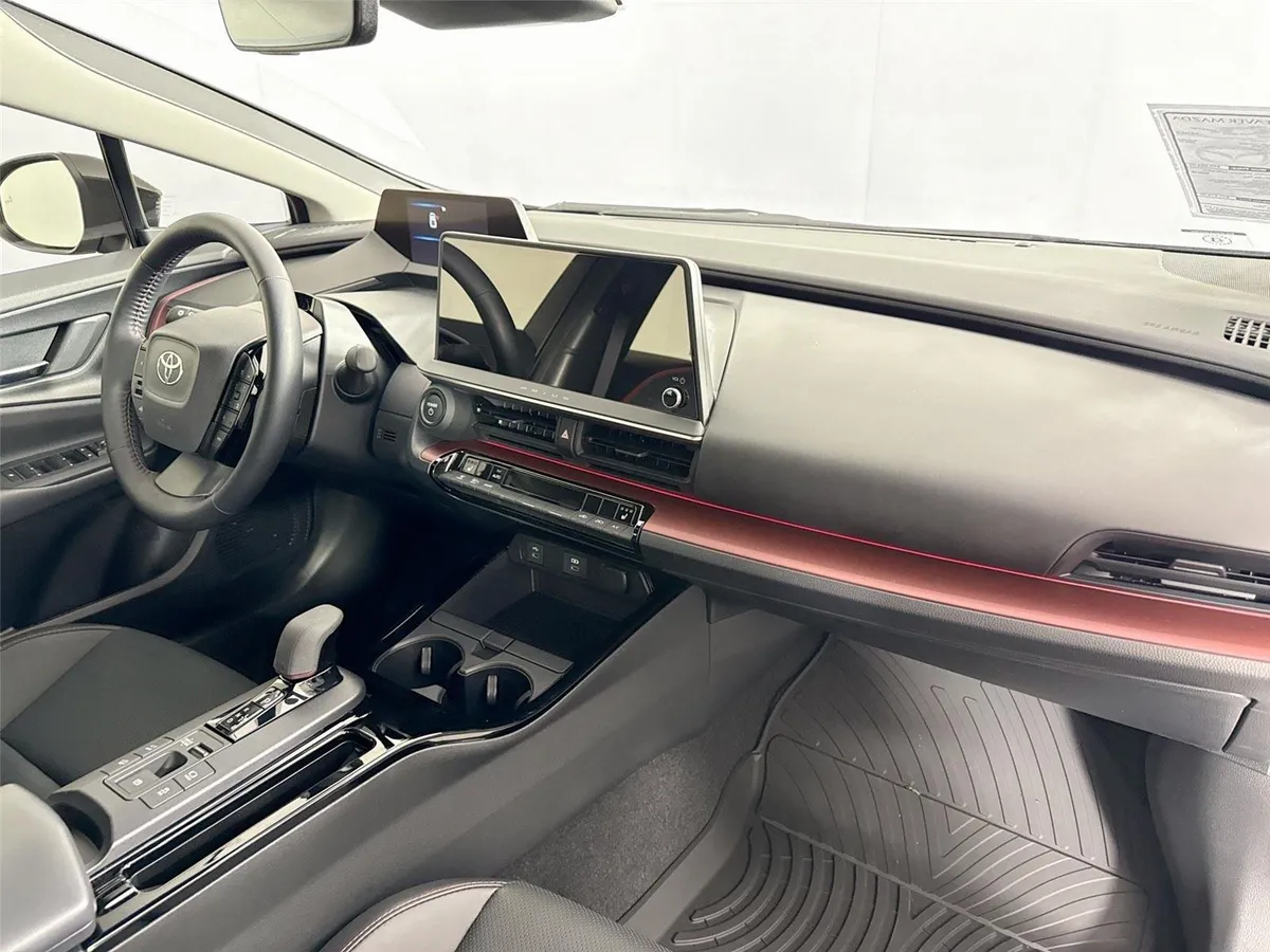 2026 Toyota Prius Plug-In Hybrid XSE thumbnail 44