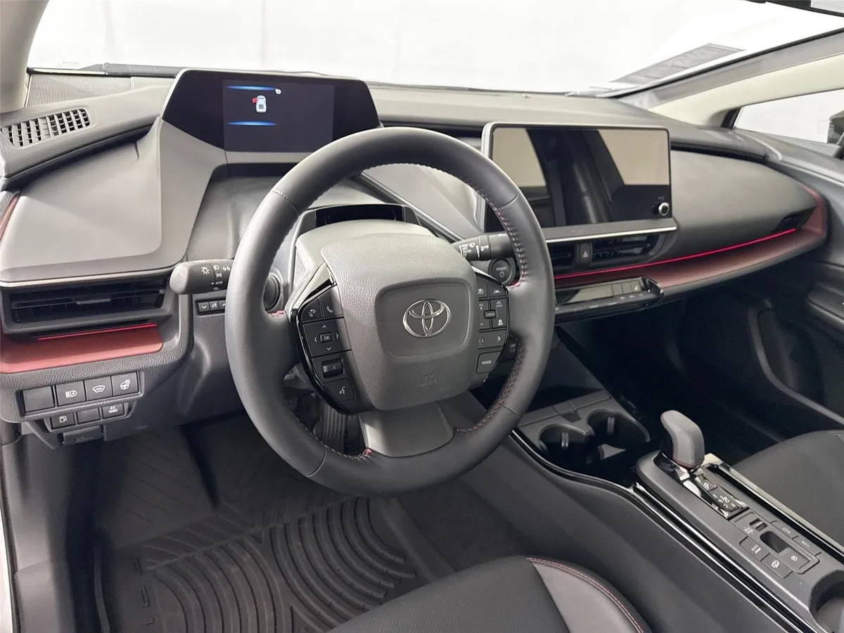 2026 Toyota Prius Plug-In Hybrid XSE thumbnail 5