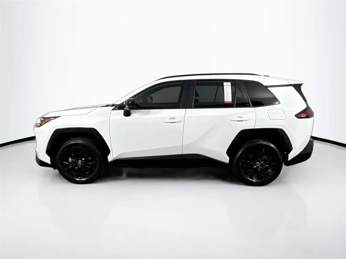 2026 Toyota RAV4 Plug-In Hybrid SE thumbnail 14