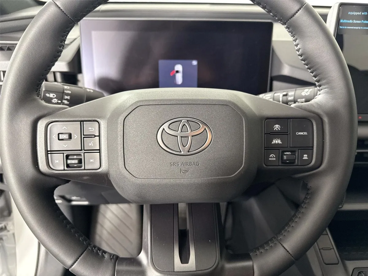 2026 Toyota RAV4 Plug-In Hybrid SE thumbnail 17
