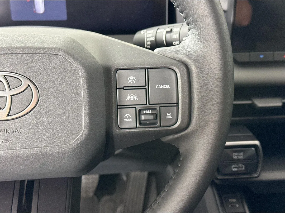 2026 Toyota RAV4 Plug-In Hybrid SE thumbnail 20