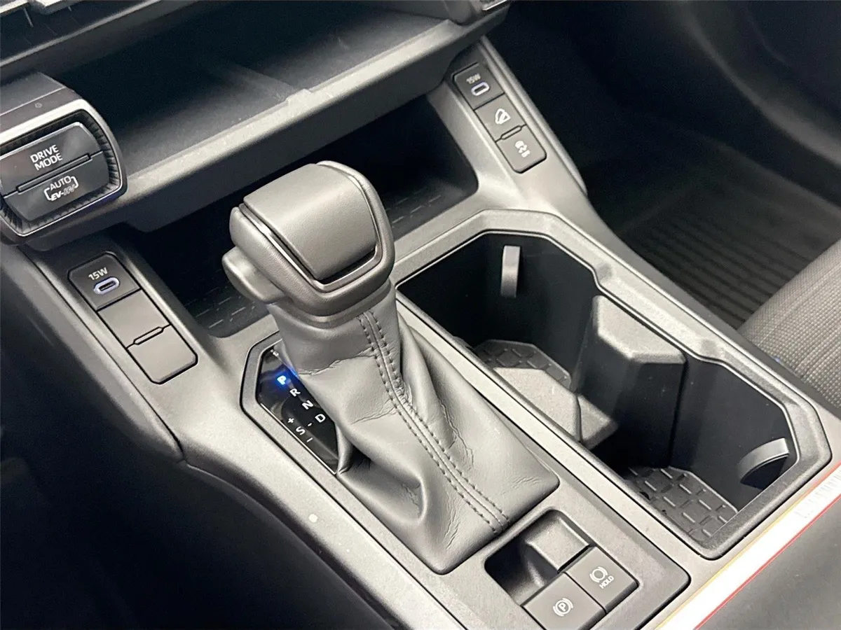 2026 Toyota RAV4 Plug-In Hybrid SE thumbnail 26