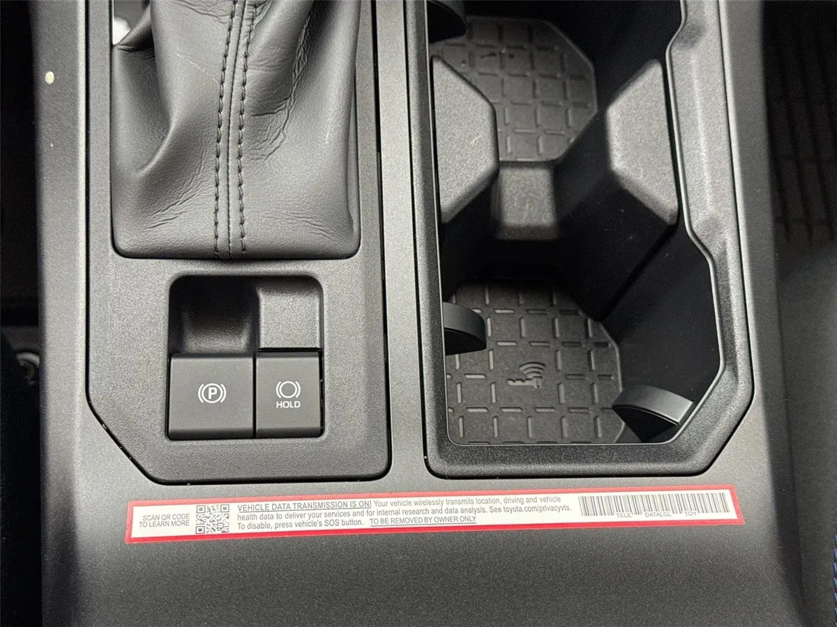 2026 Toyota RAV4 Plug-In Hybrid SE thumbnail 28
