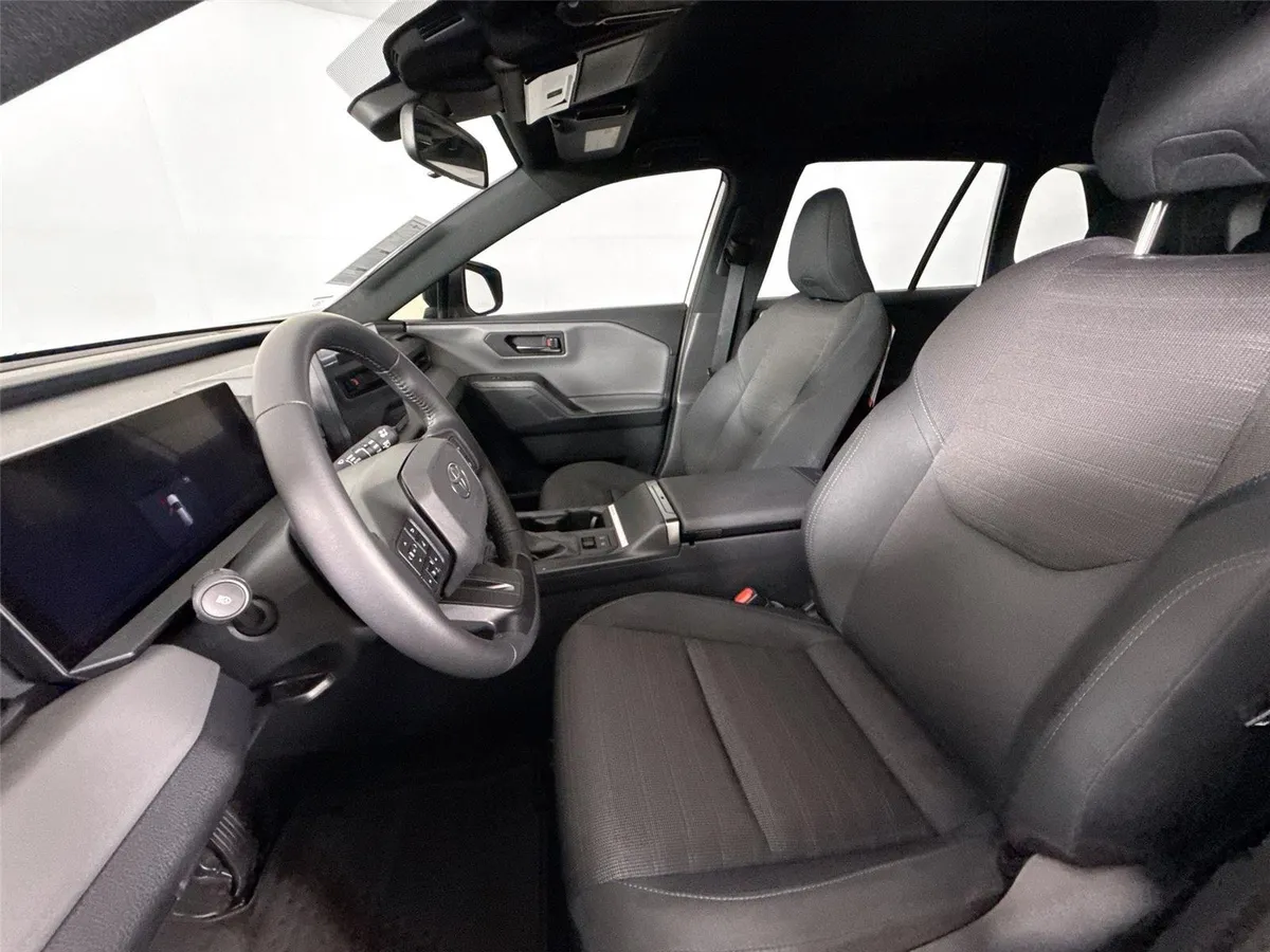 2026 Toyota RAV4 Plug-In Hybrid SE thumbnail 3