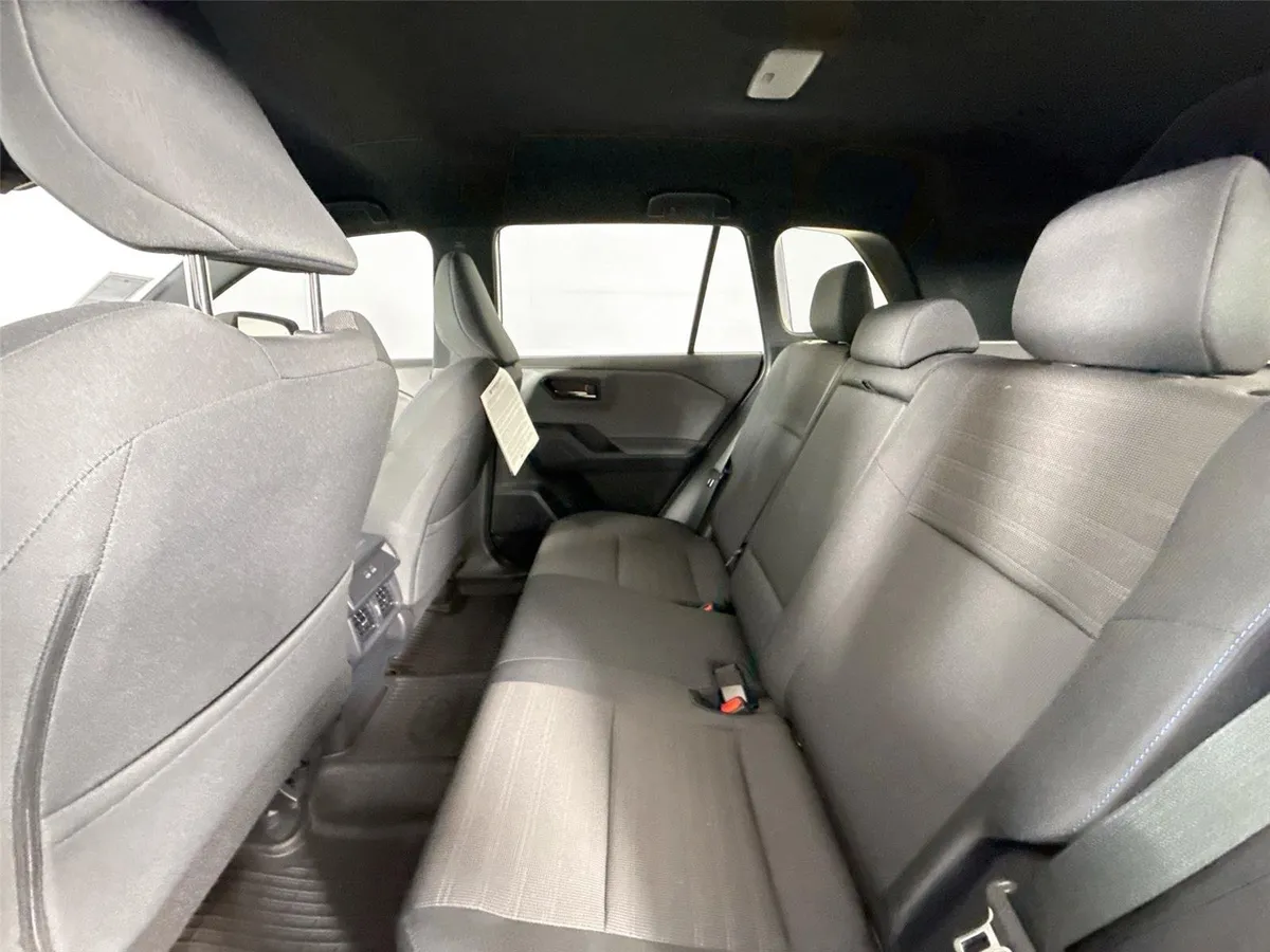 2026 Toyota RAV4 Plug-In Hybrid SE thumbnail 31