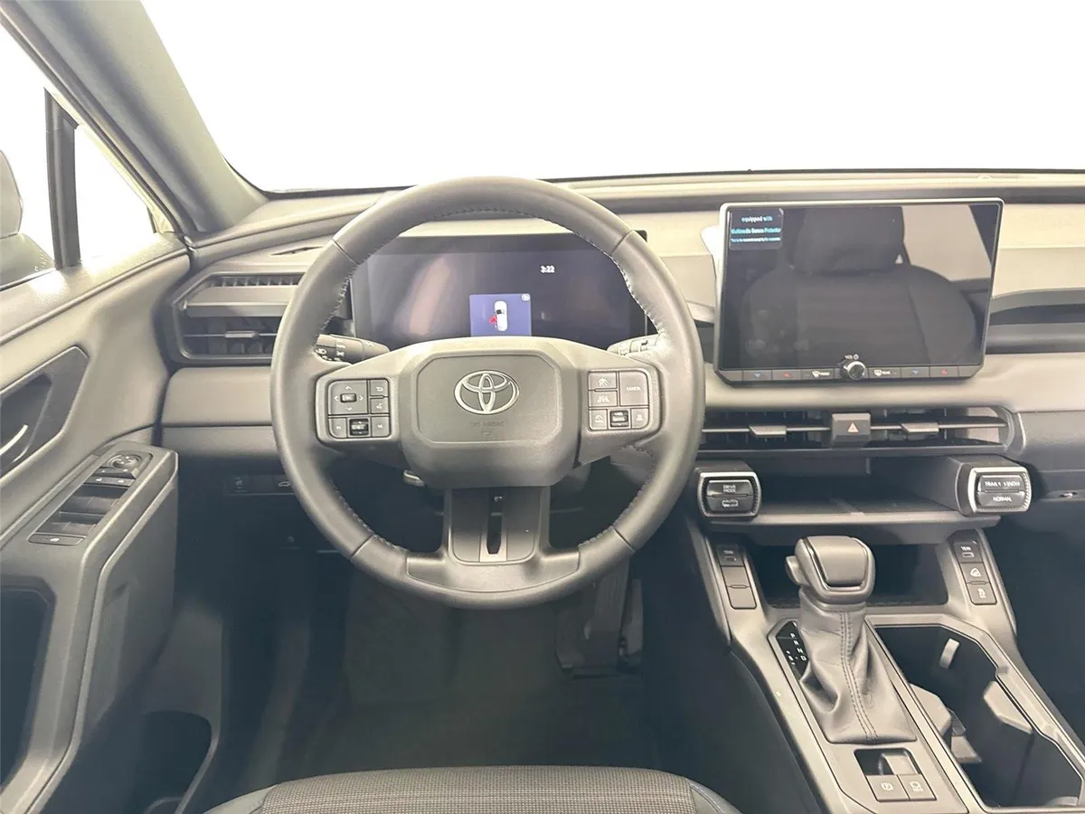 2026 Toyota RAV4 Plug-In Hybrid SE thumbnail 32