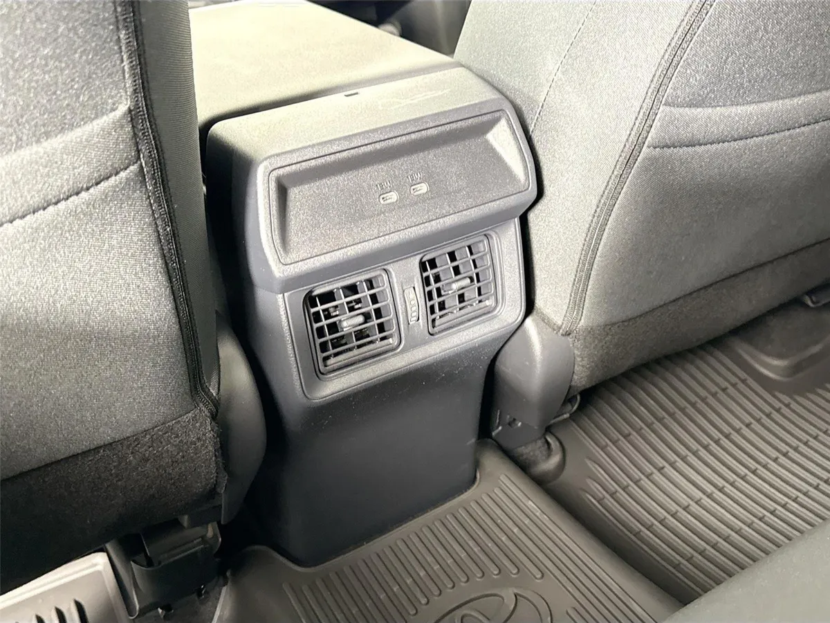 2026 Toyota RAV4 Plug-In Hybrid SE thumbnail 36