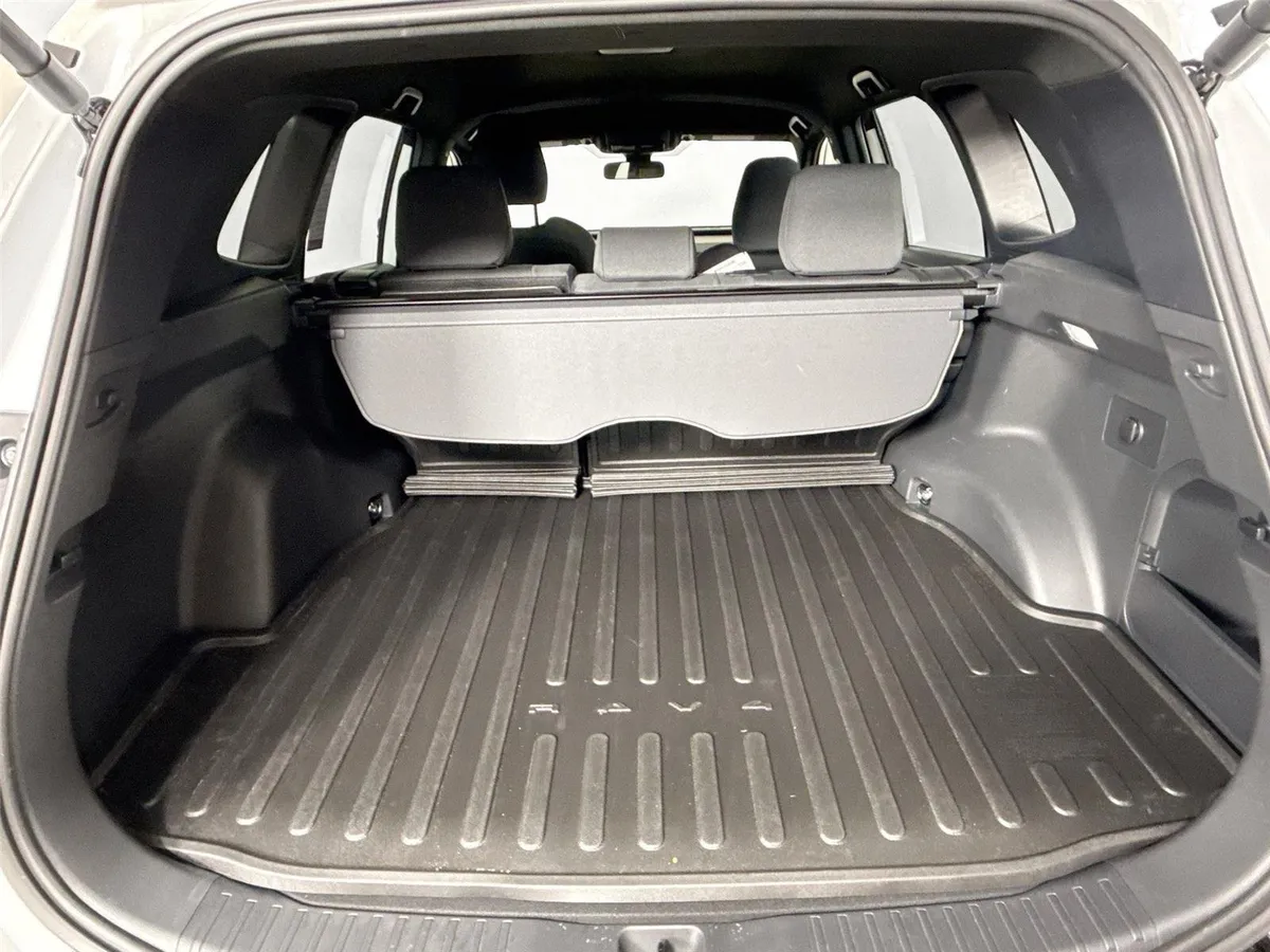 2026 Toyota RAV4 Plug-In Hybrid SE thumbnail 38